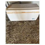 Igloo Marine 128 Large Cooler with 2 Rope Handles