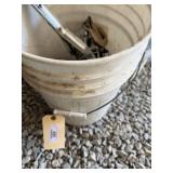 Bucket with 1 Ton Chain Hoist, Cable Ratchet
