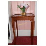 Splayed let tall frame stand with scalloped