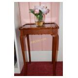 Splayed let tall frame stand with scalloped