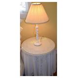 Side table, single pedestal lamp with twist,