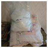 QUILT, PILLOWS