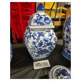 VASE WITH LID
