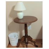 Round Oak Pedestal Side Table with Table Lamp