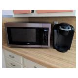 Whirlpool Microwave WMC30516HZ and Keurig K-C