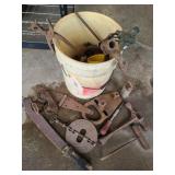 Miscellaneous metal pieces