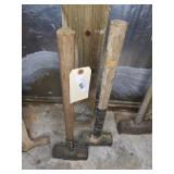 2 sledgehammers