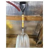 Fiberglass handle scoop shovel