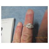 FASHION RING WITH LARGE GEMSTONE & 2 SMALLER GEMST