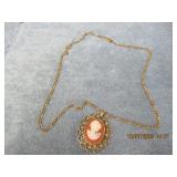 QTY (1) FASHION NECKLACE