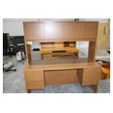 6 ft desk with hutch