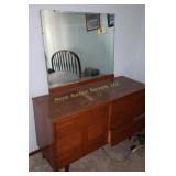 Retro dresser with mirror