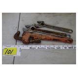 Pipe wrench & 2 crescents