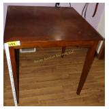 wooden table 3ft x 3 ft x 3 ftT