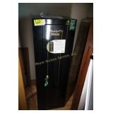 Sentinel 10 gun cabinet w/keys