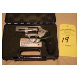 357 Mag Smith & Wesson pistol w/case