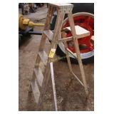 5ft Wooden Step ladder