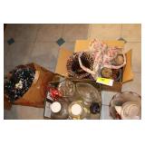 vases and floral dï¿½cor