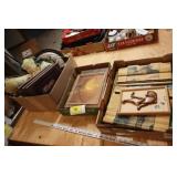 picture frames and wall dï¿½cor