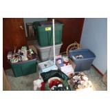 Totes of Holiday Dï¿½cor