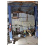 Bend Pak Model PR-7C 7000lb Auto lift