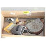 Trowels and 2 sets of knee pads