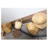 8 Wicker display baskets