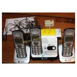 3 cordless phones w/answering machine AT&T