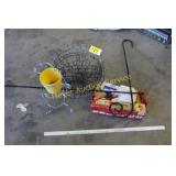 Planters, Baskets & Hook w/super soaker