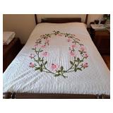 Lovely full sized floral quilt. 86" h x 74" w