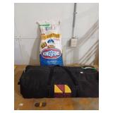 NORTHERN DESIGN Screen House and a bag of BBQ
