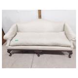 Lovely sofa. Great decorator piece