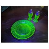 Uranium glass S&P shakers & 2 plates