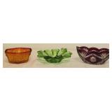 Collectible decorative glass dï¿½cor pieces.