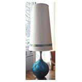 Tall vintage table lamp, 37ï¿½ tall.