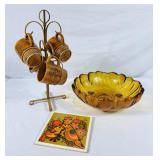 Vintage Mug Tree w/Mushroom Themed Mug Set, Amber