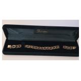 Bracelet 8.3 grams 10K gold with safety closure