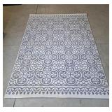 Area Rug with abstract geometric design 5ft x 7ft