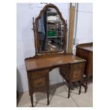 Beautiful Vintage Vanity Dresser w/Mirror &