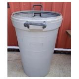 Rubbermaid rolling garage can