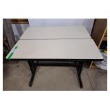 Adjustable work desk