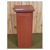 Petite plant stand. 8' l x 8' l x 19' h