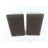 Pair of realistic speakers