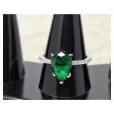 Stunning Green Teardrop ring. Size 8.5.