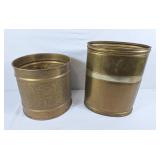 Pair of brass planters. Great for decor!