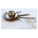 Miniature copper frying pans and 1 small pot