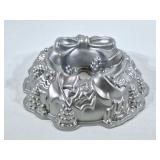 Nordic Ware Holiday Wreath Pan. 9 cups
