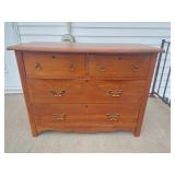 Vintage 4 drawer dresser