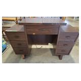 Singer Model 500J sewing machine with table.
