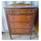 Petite 4 drawer dresser on castors